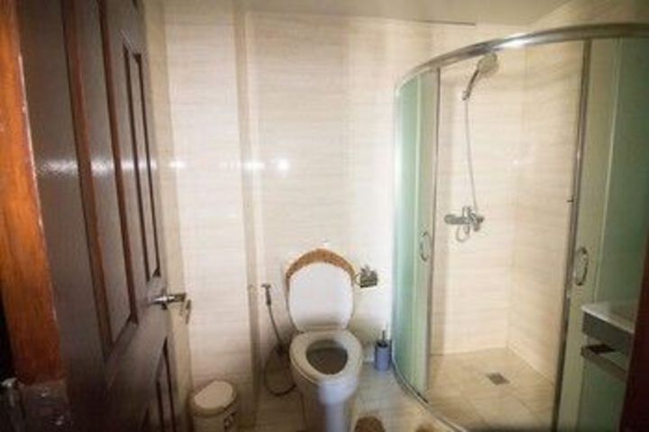 Room 5 of 127
