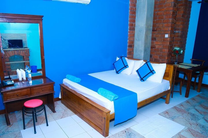 Room 3 of 40