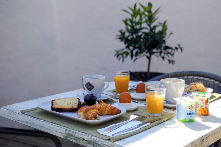 Breakfast/Coffee Service 80 of 143