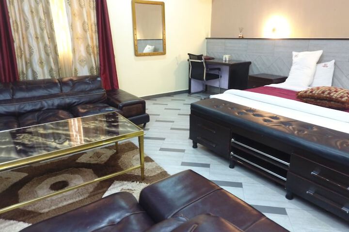 Room 7 of 14