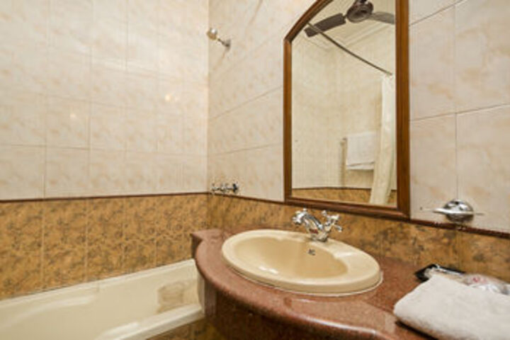 Room 7 of 25