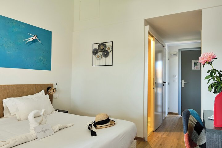 Room 6 of 22