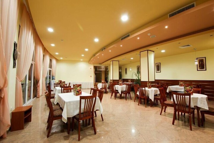 Dining 14 of 20