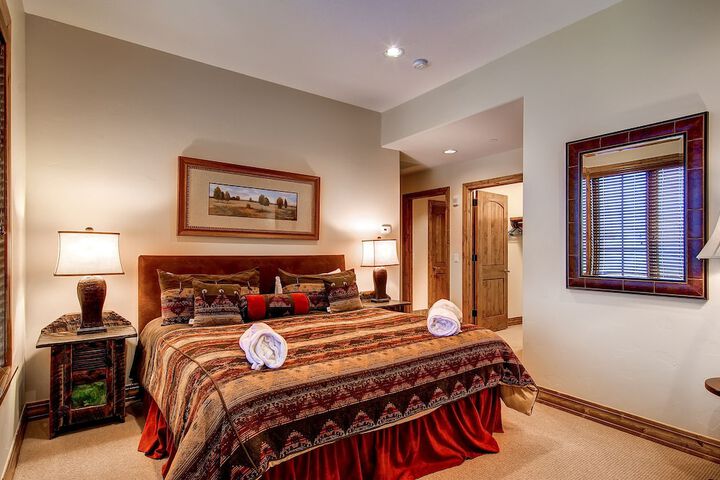Room 28 of 209