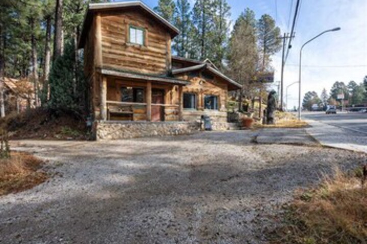Three Bears 7 Bedrooms, Deck, Fireplace, Midtown, Grill, Sleeps 22 in Ruidoso, NM