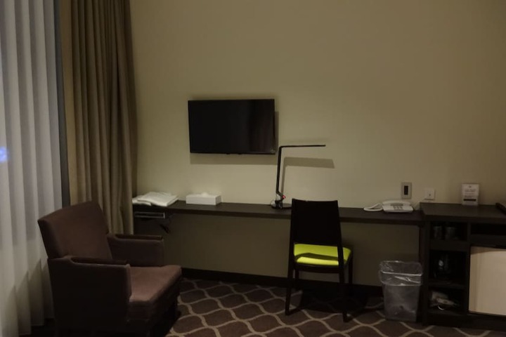 Room 9 of 33