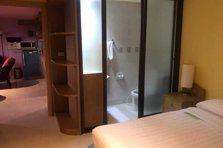 Room 16 of 52