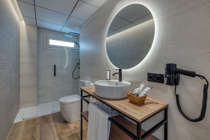 Room 15 of 47