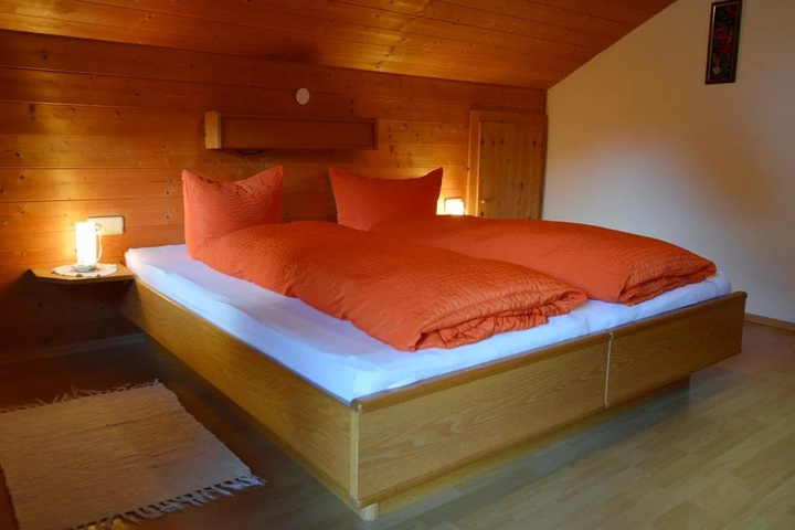 Room 4 of 12