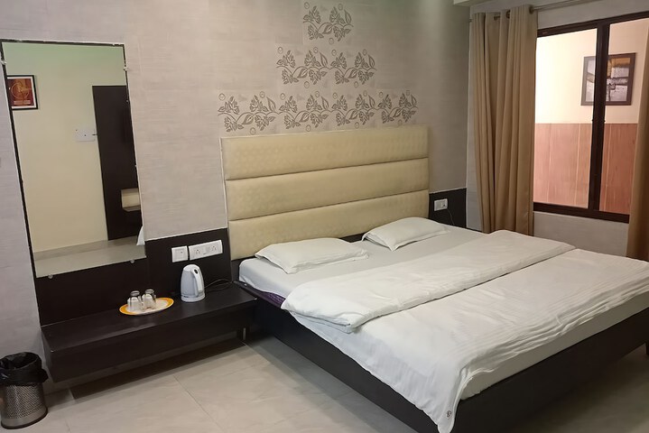 Room 13 of 82