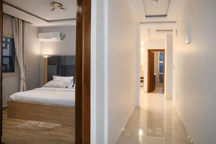 Room 33 of 170