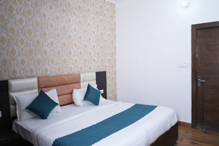 Room 17 of 43