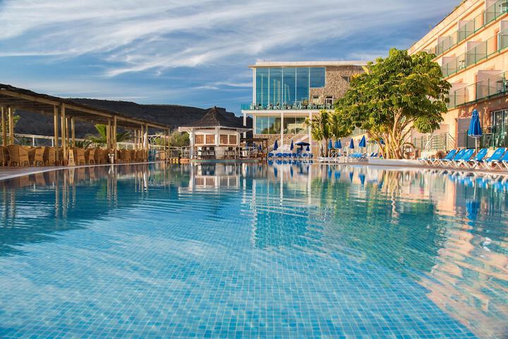 Hotel with Pool
