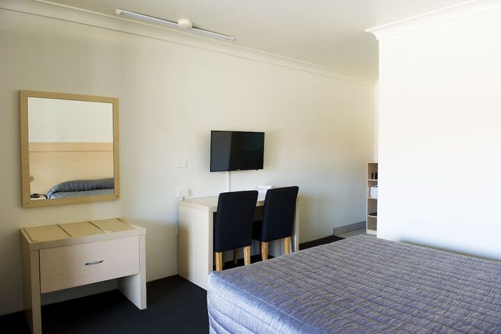 Room 10 of 37