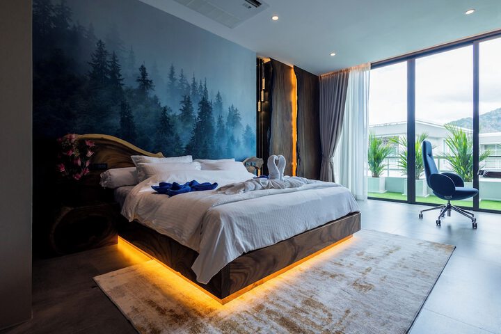 Room 12 of 213