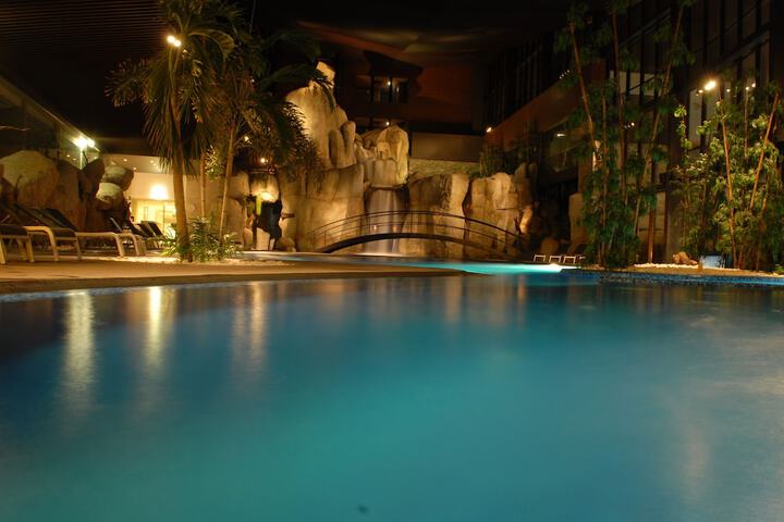 Pool Hotel