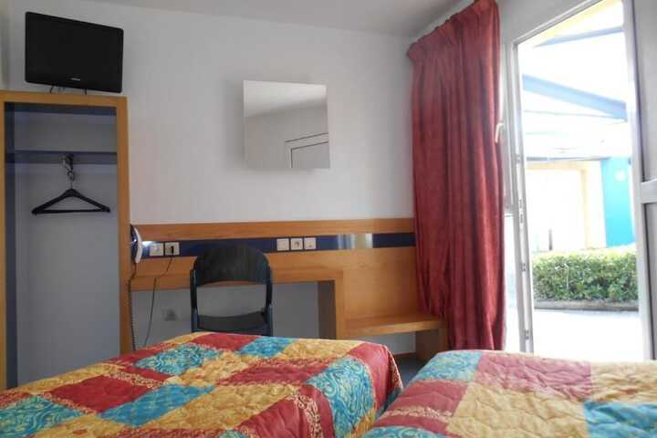 Room 7 of 18