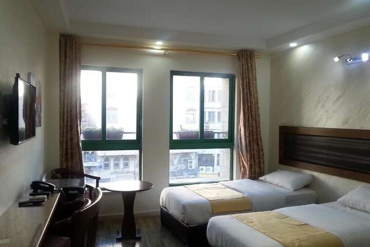 Room 15 of 27