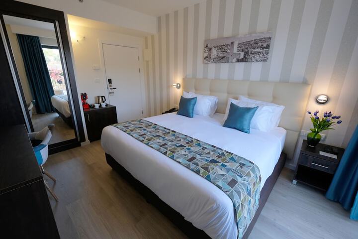 Room 20 of 106