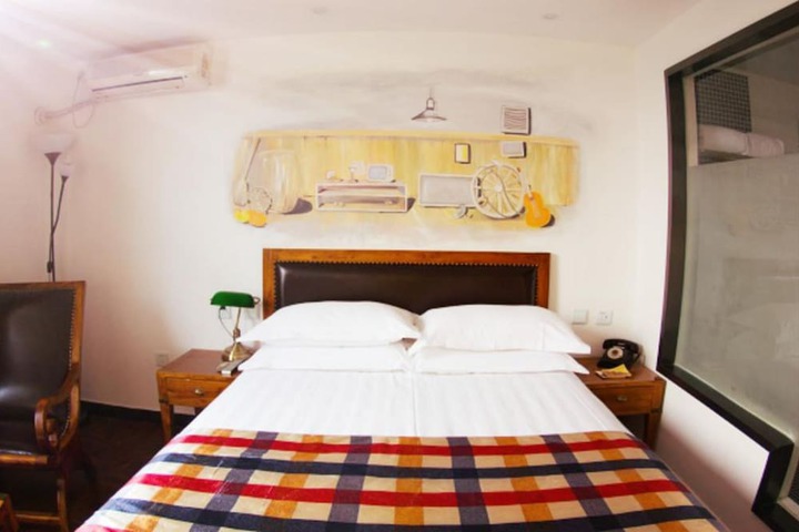 Room 8 of 27