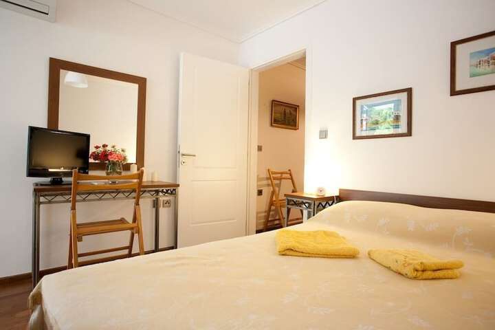 Room 4 of 34