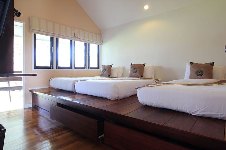 Room 6 of 49