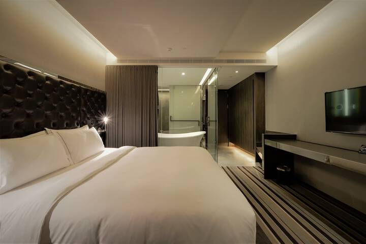 Room 17 of 82