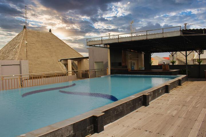 Pool Hotel