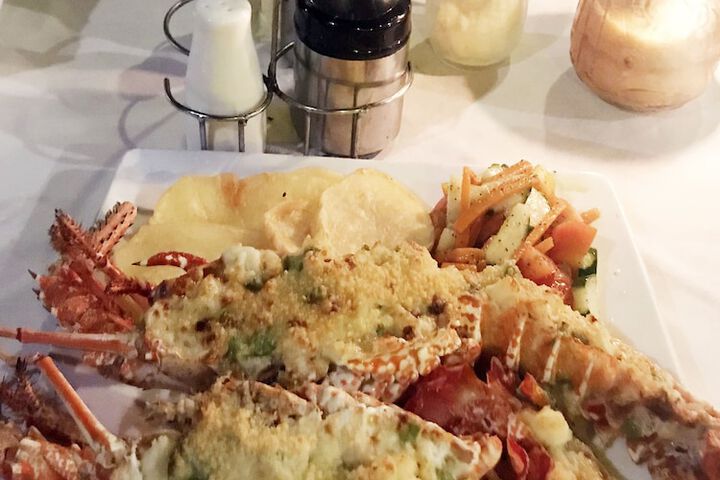 Lounge 71 of 97