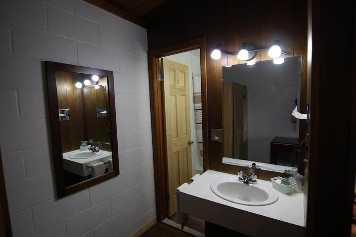 Room 17 of 33
