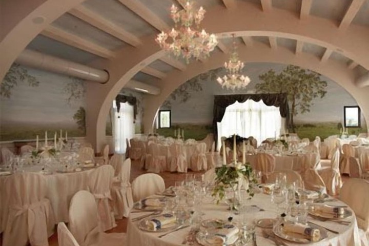Ballroom/Hall 41 of 56
