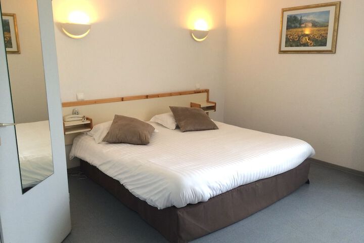 Room 9 of 114