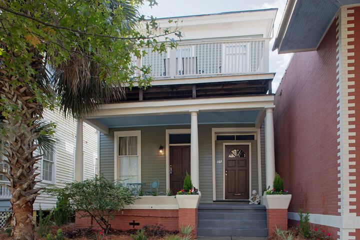 Exterior of Huge 5 bedroom 5 bath Home in Savannah