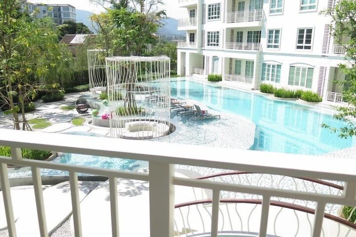 Hotel Pool
