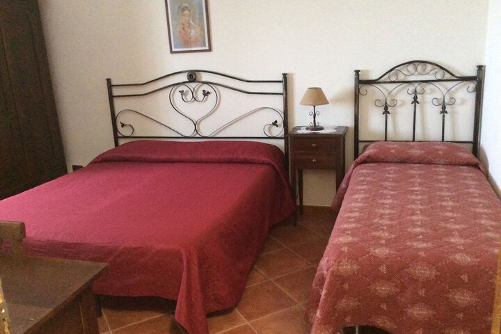 Room 17 of 38