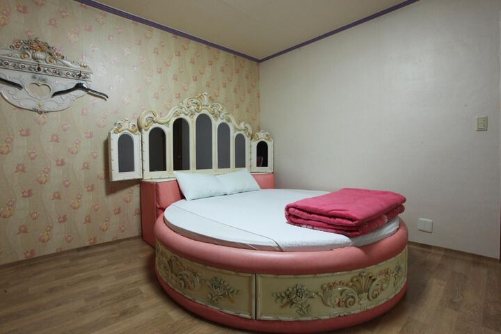 Room 54 of 79