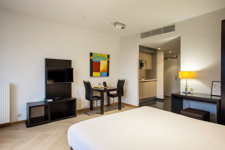 Room 16 of 62