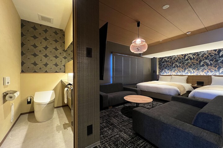 Room 10 of 74