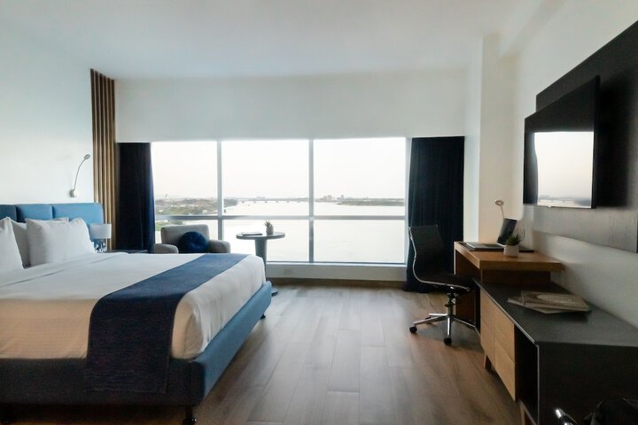 Room 5 of 93