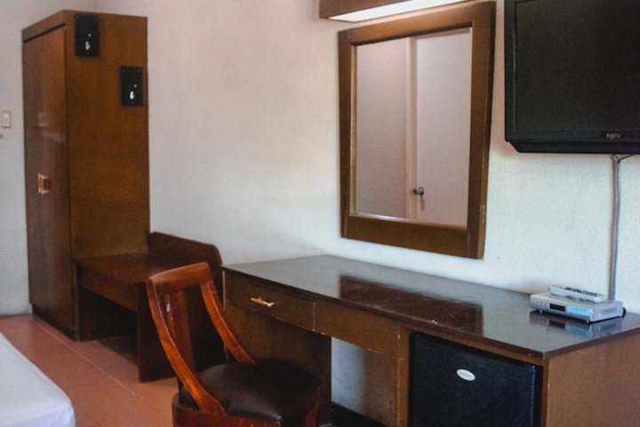 Room 13 of 42