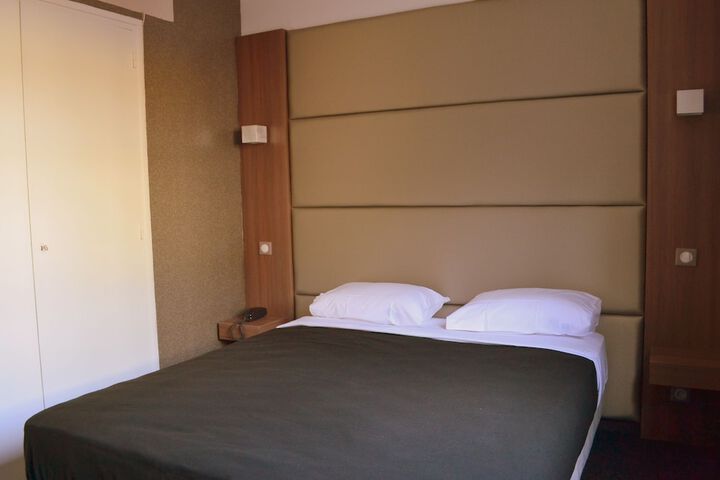 Room 3 of 35