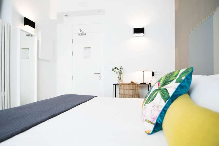Room 8 of 77