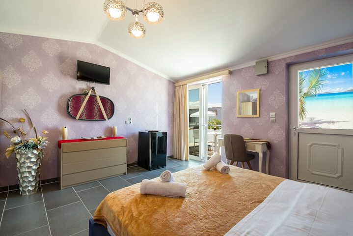 Room 7 of 40