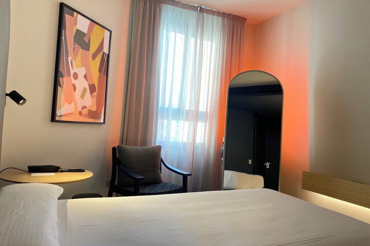 Room 19 of 265