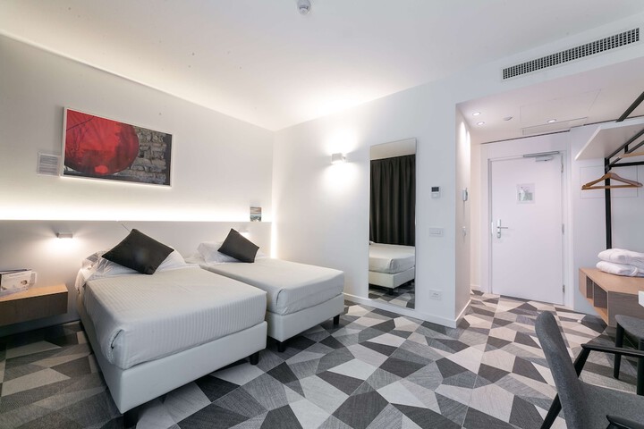 Room 7 of 63