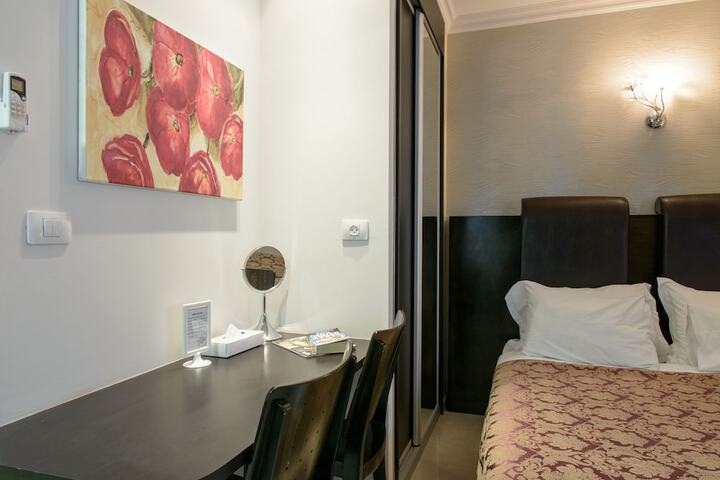Room 53 of 63