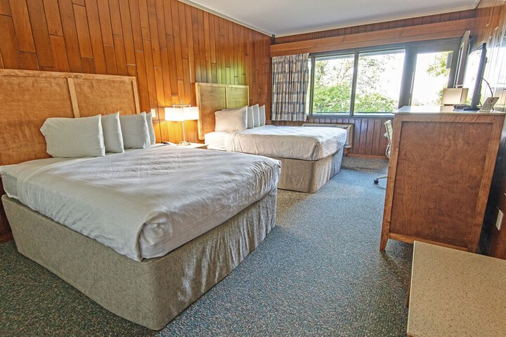 Room 6 of 82
