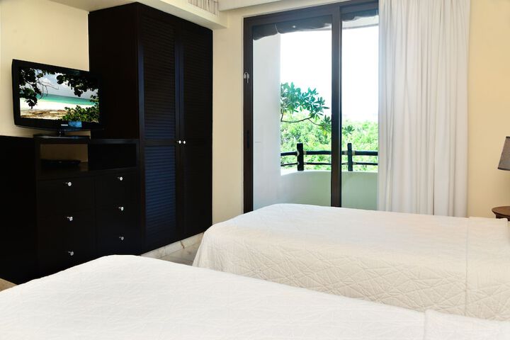 Room 26 of 204