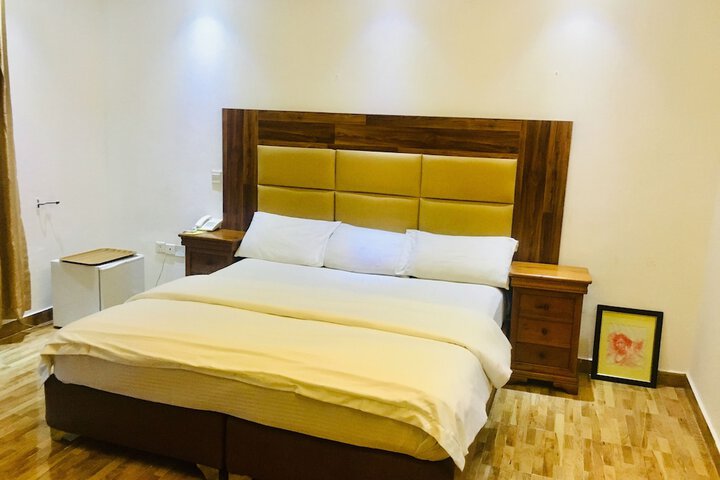 Room 12 of 38