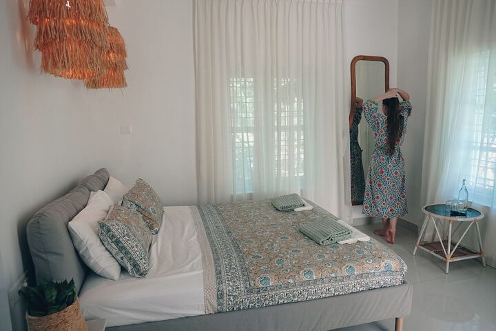 Room 10 of 19